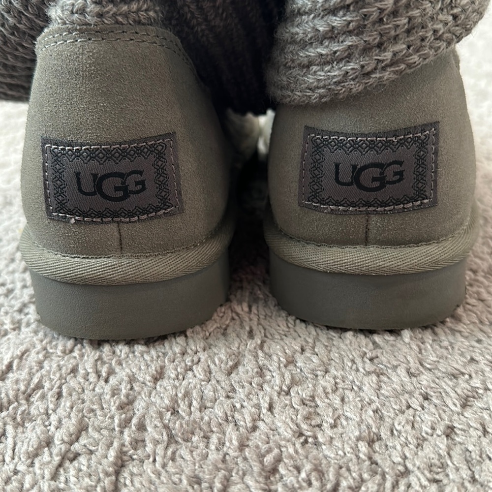 Brand new never worn UGGs size 8